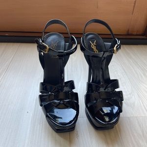 YSL tribute heel in black patent leather. Light wear